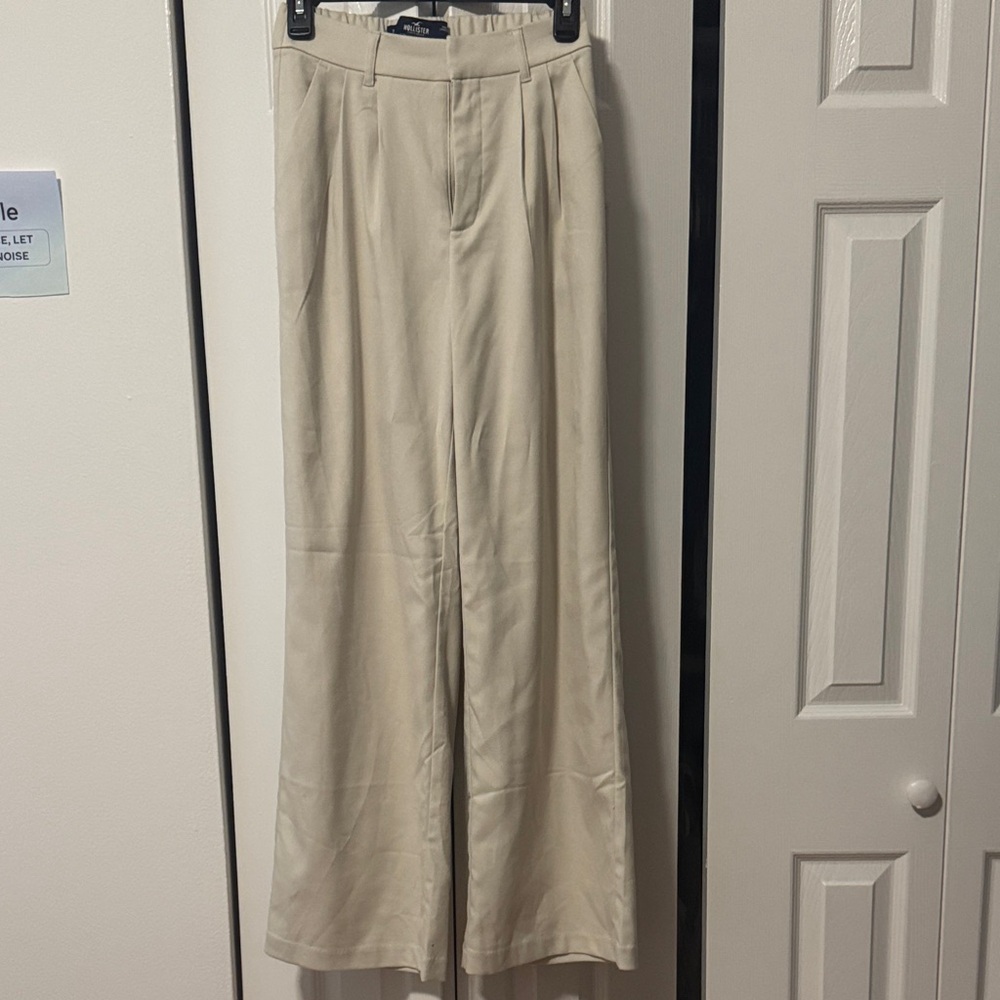 Hollister Women's Wide-Leg Trousers in Light Beige